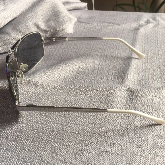 GUESS Mens Sunglasses Sil-3 GU6710 - Picture 5 of 10